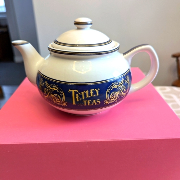 Tetley Tea, Tea Pot. EUC. Not stains noted. Vintage. - Picture 1 of 6